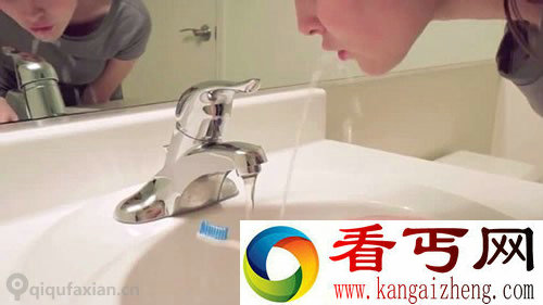 Rser喷泉牙刷 还能漱口 无需什么漱口杯