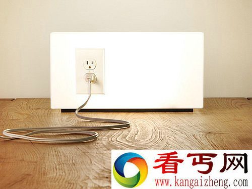 一块墙灯 就像一个局部的发光墙壁