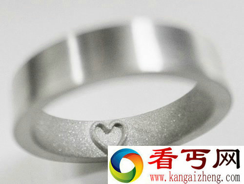 爱在戒指里面 内刻凸起的“心”