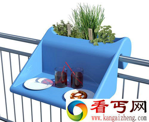 栏杆上的花盆