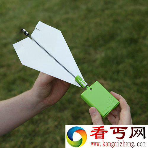 创意生活给纸飞机按个发动机