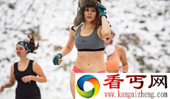 塞尔维亚内裤跑 一群男生只穿内裤跑步
