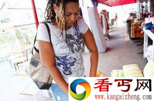 女子吃沙发上瘾 无锡女子吃醋吃上瘾