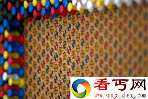22765枚图钉打造肖像画 需要创作者的耐心