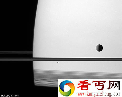 更近距离 土星环最新黑白照