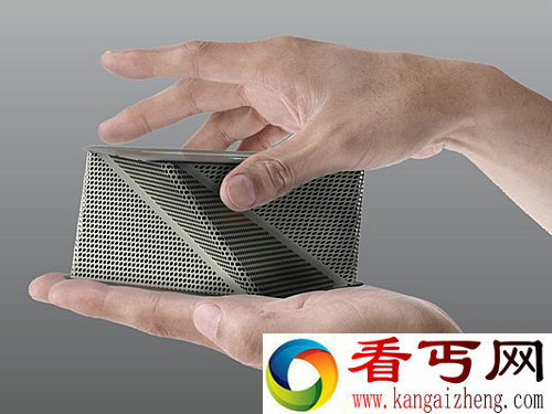 Viva Speakers压扁扬声器 拥有高品质的低音