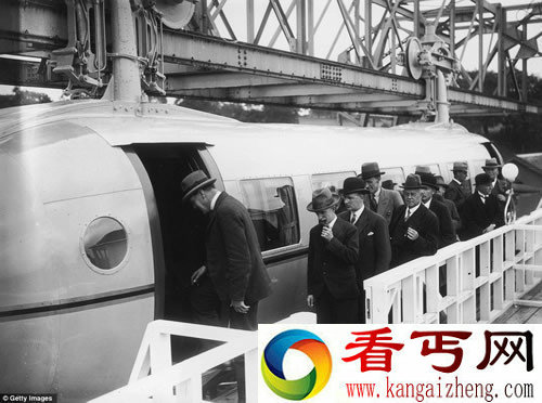 时速120英里 1930年的铁轨飞机 时速120英里