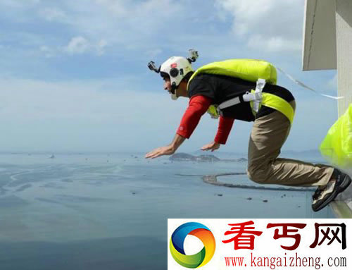 高层上班族们逃生工具 SOS降落伞