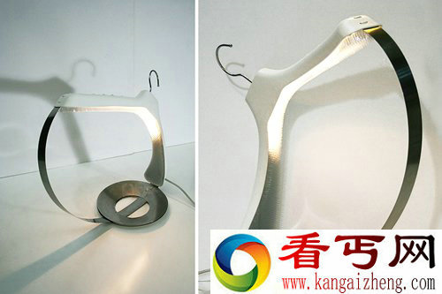 白色火焰衣架 创造了一个独特的灯具