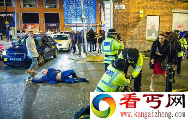 跨年夜英国街头群魔乱舞 美女醉倒街头