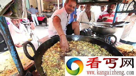 大爷，您的手疼么？ 印度奇男子徒手下油锅炸薯条