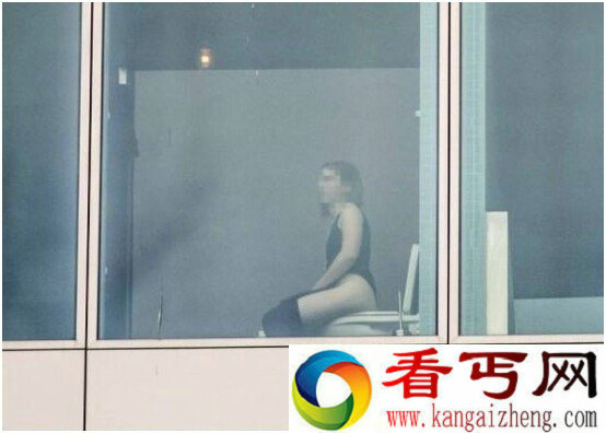 柏林餐厅厕所配落地玻璃观景甚佳 但如厕一览无遗