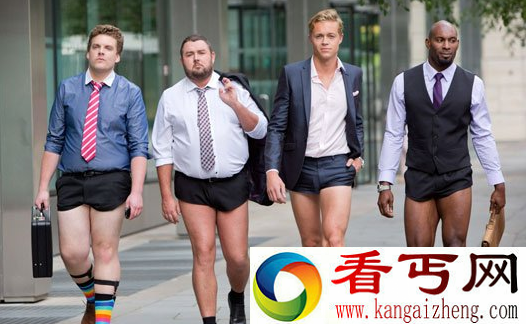 英国齐蛋短裤霸气侧漏 齐蛋短裤招摇过市引围观