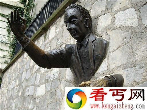 宇宙间万物99.9999%都是中空的 没有任何东西存在