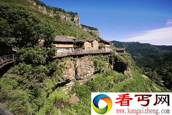 正在消失山西宁武“悬空村”