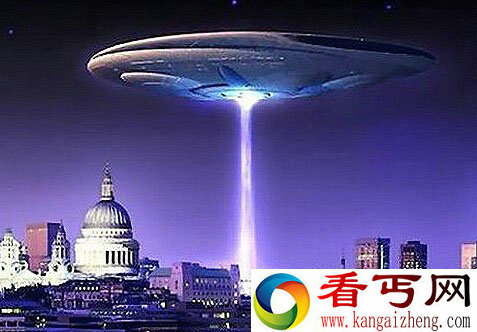 英小镇出现5只UFO 移动古怪没发半点声音