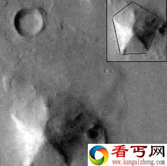 火星上的金字塔之谜图片