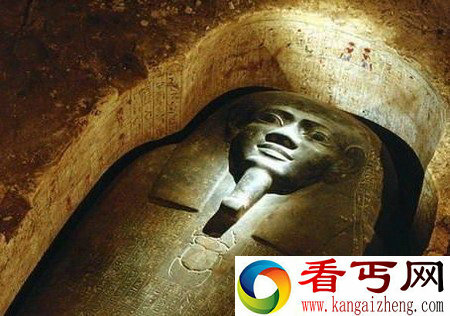 探寻金字塔内部难见天日神秘空间