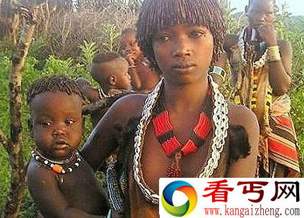 “袖珍民族”的非洲俾格米人