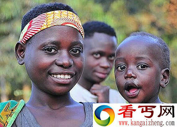 用妇女乳汁化妆的俾格米人
