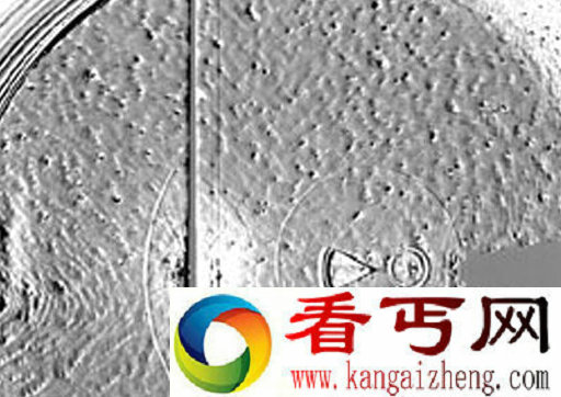 空间图像再现神秘三角形物体 仅仅是多个光源对拍摄影响的结果