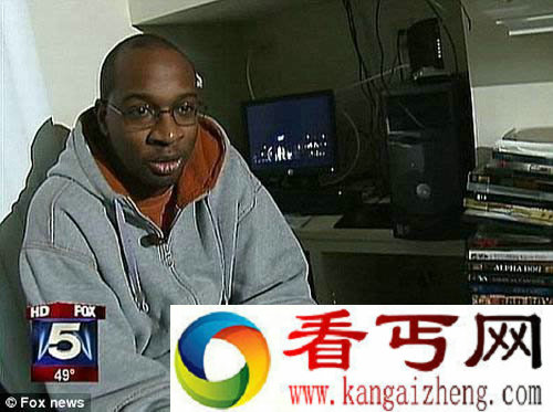 [图文]美国居民用手机拍摄释放亮蓝色光线的神秘UFO