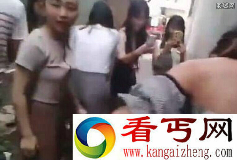 女生巷内遭群殴被扒光衣服 施暴者还拍照羞辱