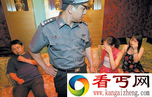 遛狗溜出一个淫窝 警方成功捣毁暗藏淫秽歌厅