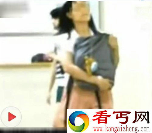 女大学生脱内衣体检与男同排队
