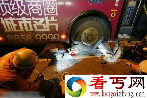 公交撞倒母女后碾死母亲 司机被路人打死