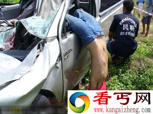 离奇车祸小车被撞扁尸体挂车窗