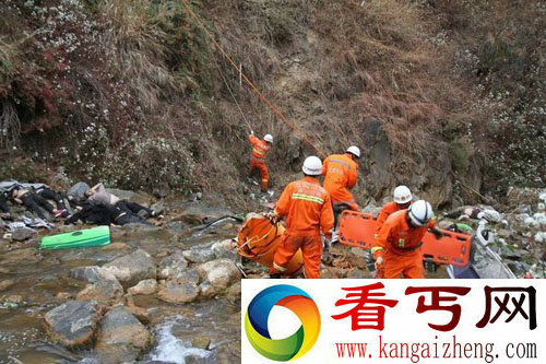 云南惨烈车祸现场图 翻下山沟致13死15伤