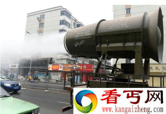 郑州惊现＂防霾神器＂雾炮喷75分钟车身能装10吨水