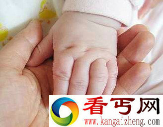 残忍！8个月女婴被姥姥剁掉双手 社会的悲哀
