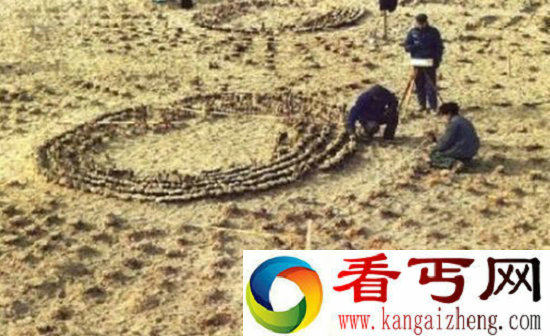 新疆骇人谜团曝光麦田圈古巨石堆建筑之谜
