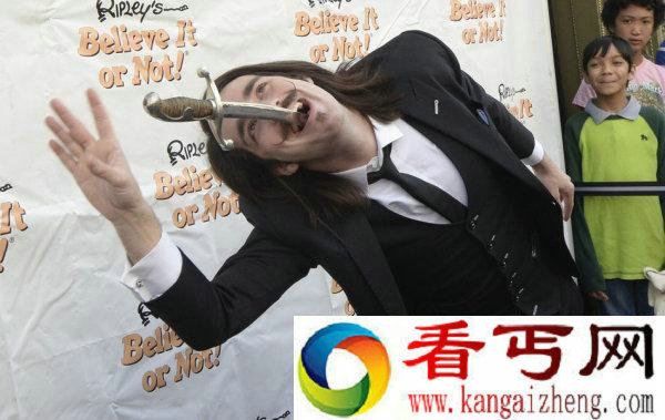 吞剑的杂技是真的吗 杂技吞剑是怎么弄得