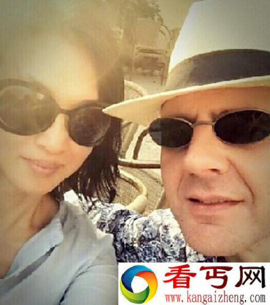 金星晒与外国老公合影 庆祝结婚11周年