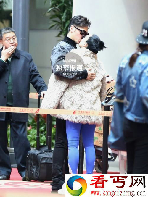 钟丽缇当众激吻 每天接吻1000次 网友大呼受不了