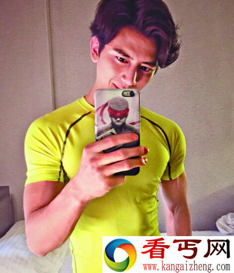 赌王何家多恋事 By2妹妹爆劈腿哭缠赌王儿子