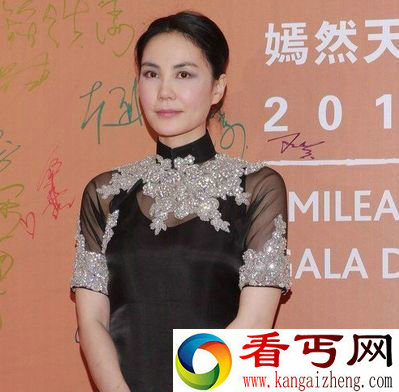 揭10大女星耸人听闻的驻颜术(图) 揭10大女星耸人听闻的驻颜术有哪些