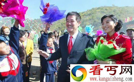 爆料者称赵本山被美女围绕 传赵本山与女弟子有染