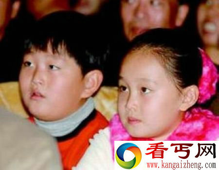 赵本山2任老婆罕见照曝光 2胎龙凤胎很有明星气质