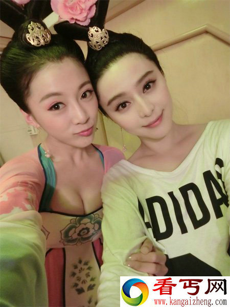 范冰冰被闺蜜孙佳奇挤胸抢镜