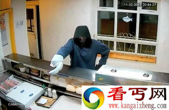 英一劫匪竟拿香蕉抢劫餐厅 结果悲剧了