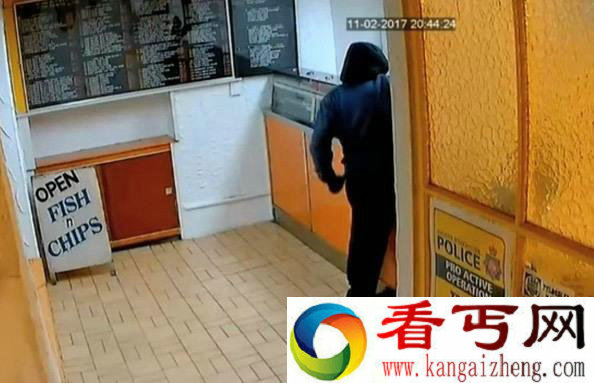 英一劫匪竟拿香蕉抢劫餐厅 结果悲剧了
