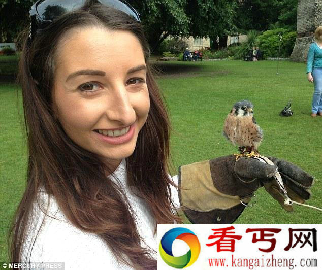 英国一小哥把媳妇放到网上拍卖 结果....
