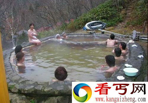 好变态!日本女孩出嫁前要和爸爸一起洗澡