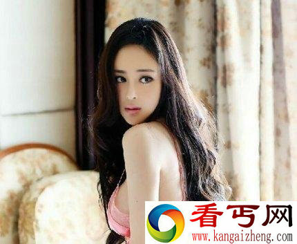 世界上最奇葩的职业女巨人靠压扁男人赚钱