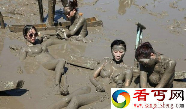 实拍比基尼美女无节操泥浆中激战