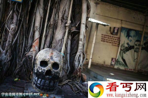 探秘恐怖食人族: 专吃死人肉 用骨灰涂抹身体